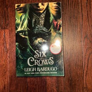 Six of Crows by Leigh Bardugo - Green Cover Paperback